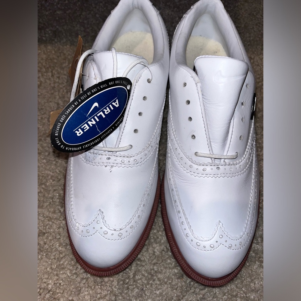 Nike Airliner Women Golf Shoes NWT 5.5 Cleats White Wingtip Classic